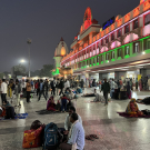 dworzec w Varanasi skoro świt